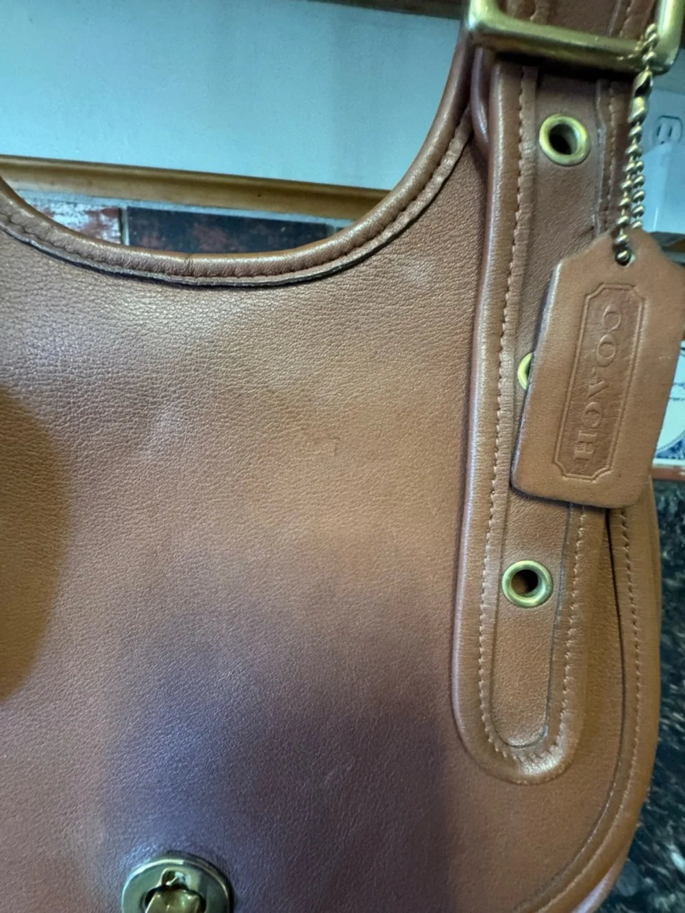 Vintage Coach Crescent Bag 9988 British Tan Leather Shoulder Bag USA - Picture 3 of 16